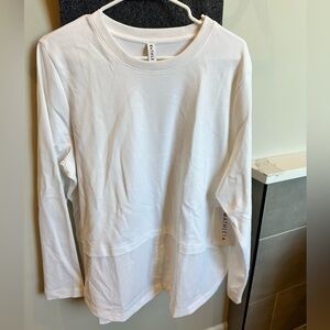 Women’s white Athleta Gallery top, new with tags